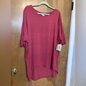 NWT Cumfy high-low shirt